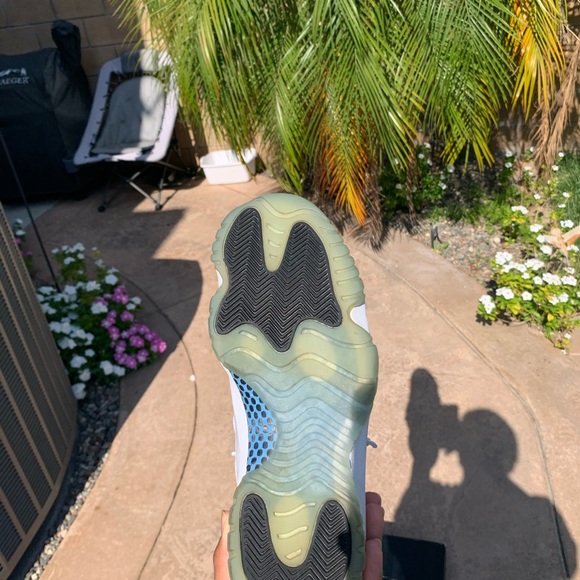 Jordan 11 Legend Blue - Picture 3 of 5